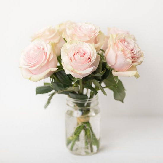 авторский сборный весенний букет с розами тюльпанами и зеленью от флориста регионального города