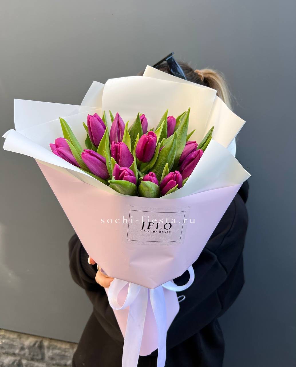 видовой каталог с розами и пионами в студии флористики в Калининграде