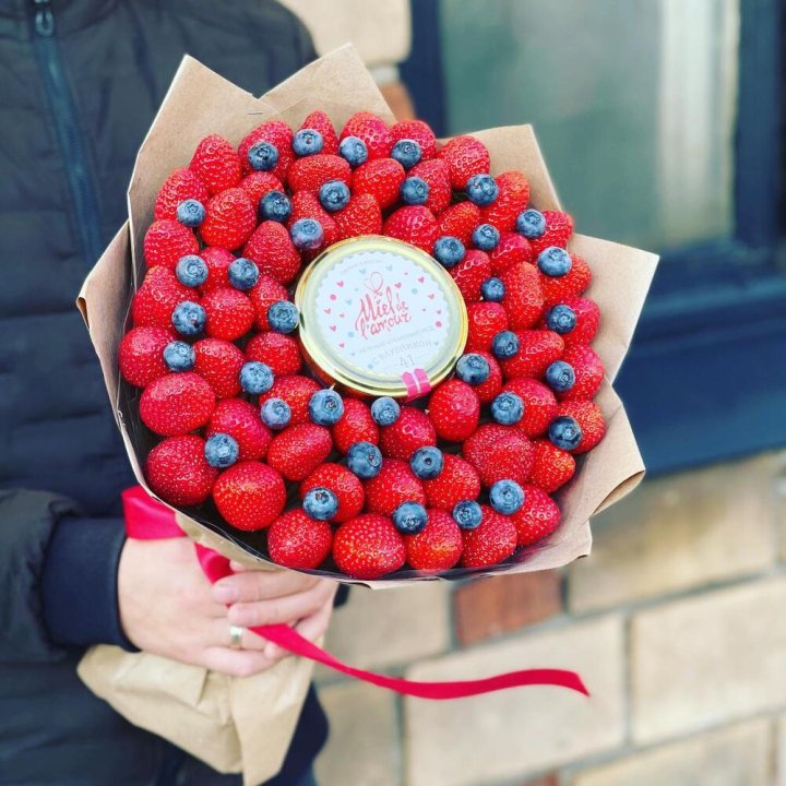 "Клубника и мёд" в Калининграде