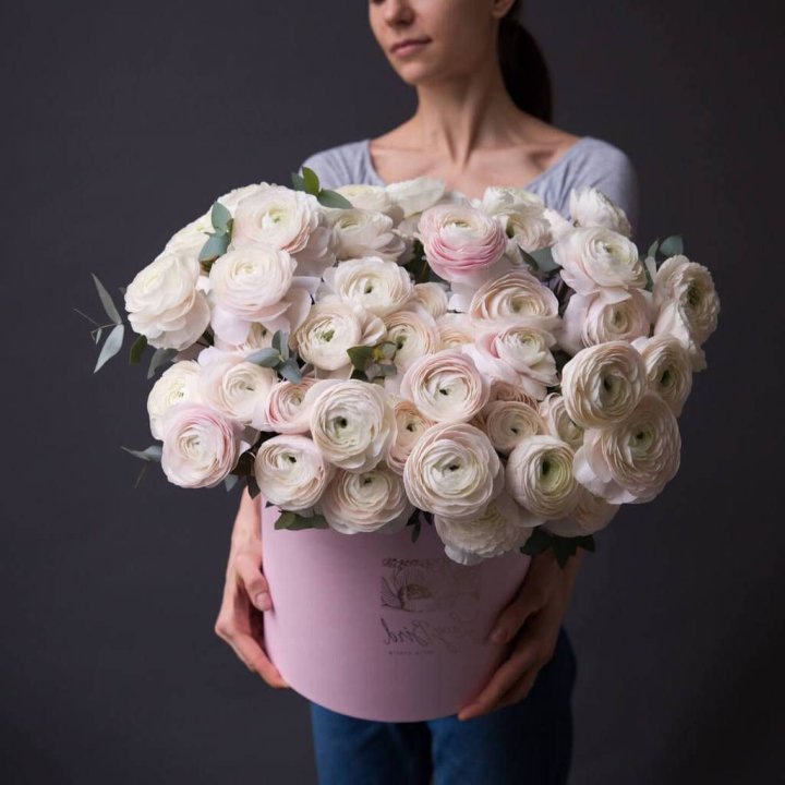 Бокс с ранункулюсами в Калининграде