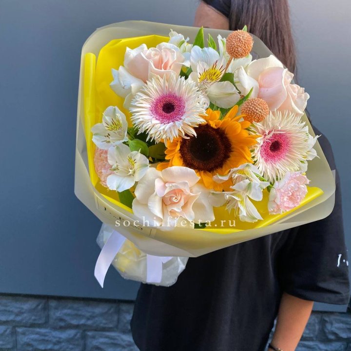 Букет с подсолнухом "Елоу" в Калининграде