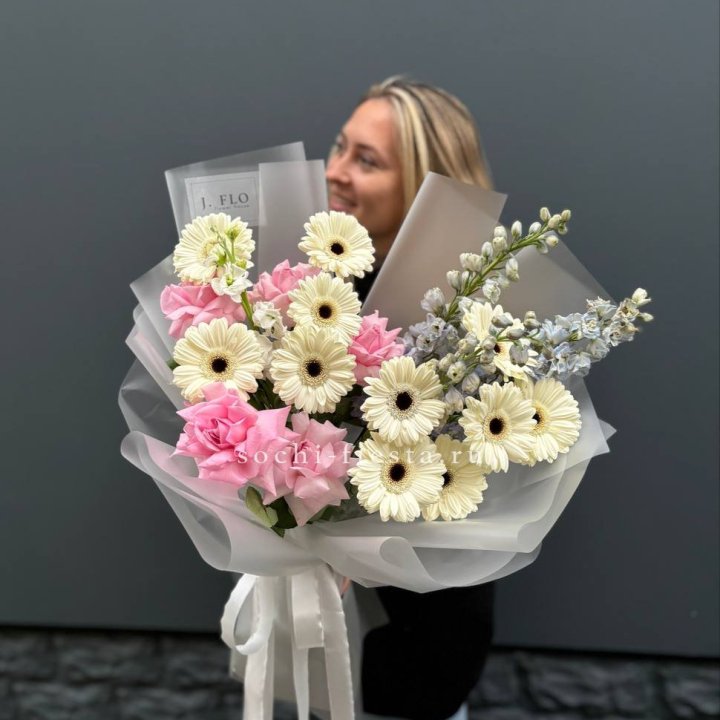 Букет роз и гербер в Калининграде