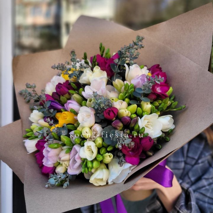 Букет фрезий "Радуга" в Калининграде