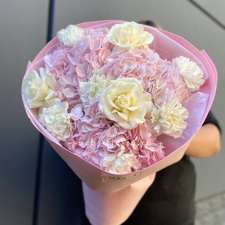  Букет гортензий и роз  в Калининграде