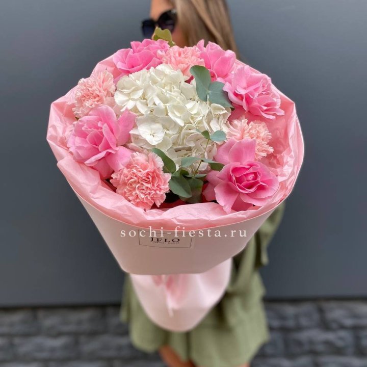  Букет роз и гортензии "Навола" в Калининграде