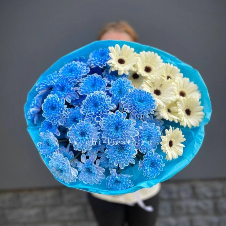 Букет хризантем и гербер в Калининграде