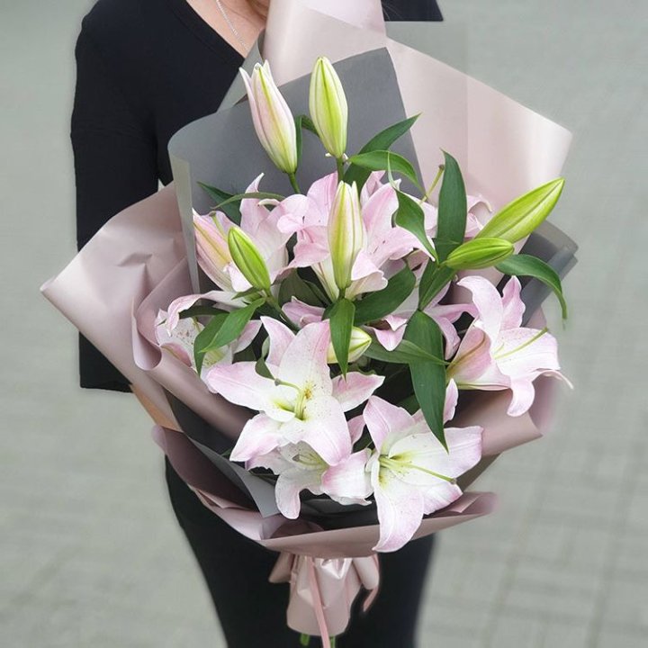 Букет розовых лилий в Калининграде