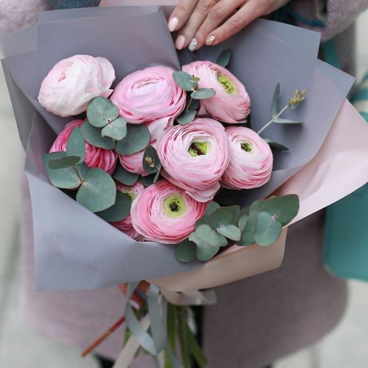 Ранункулюсы с эвкалиптом №1 в Калининграде