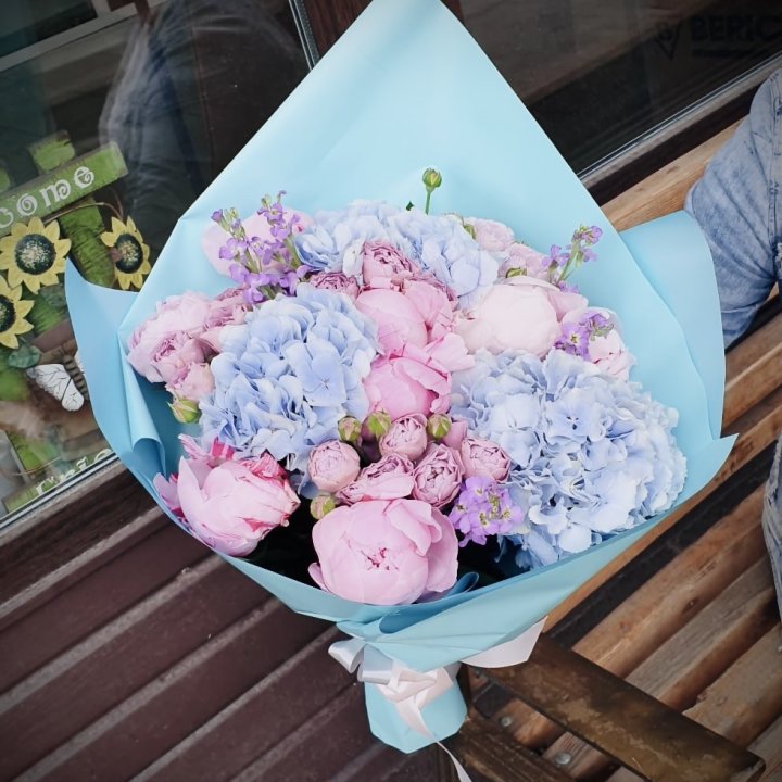 Букет с гортензиями "Блубери" в Калининграде