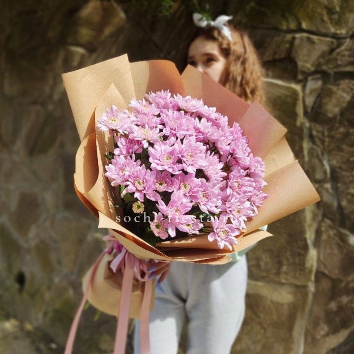 Букет хризантем в крафте в Калининграде