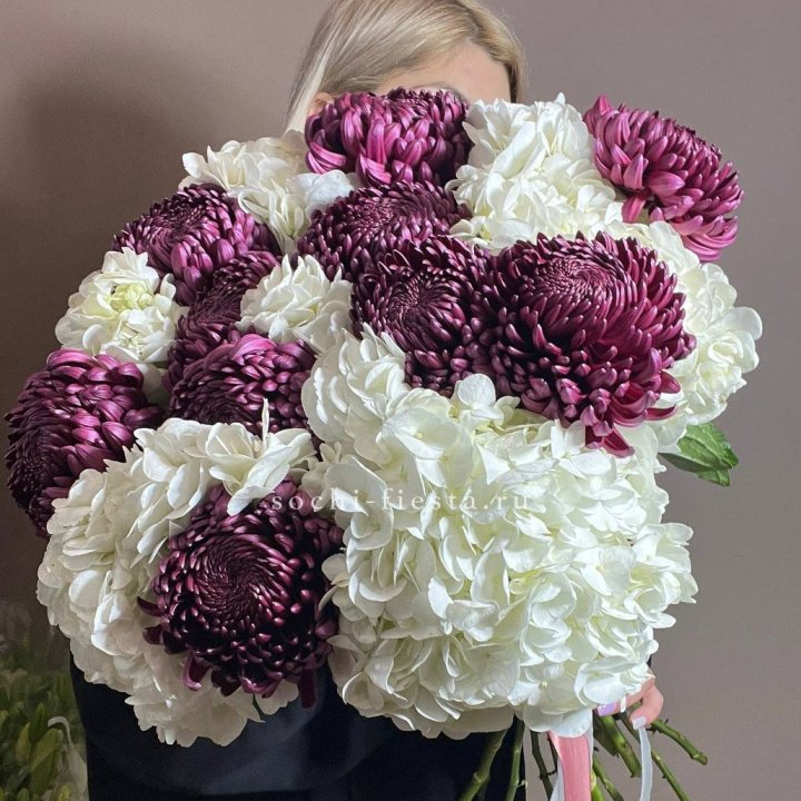 Охапка Бигуди и гортензий в Калининграде