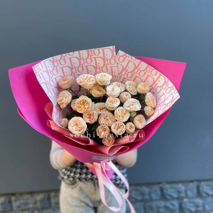 9 пионовидных роз в Калининграде