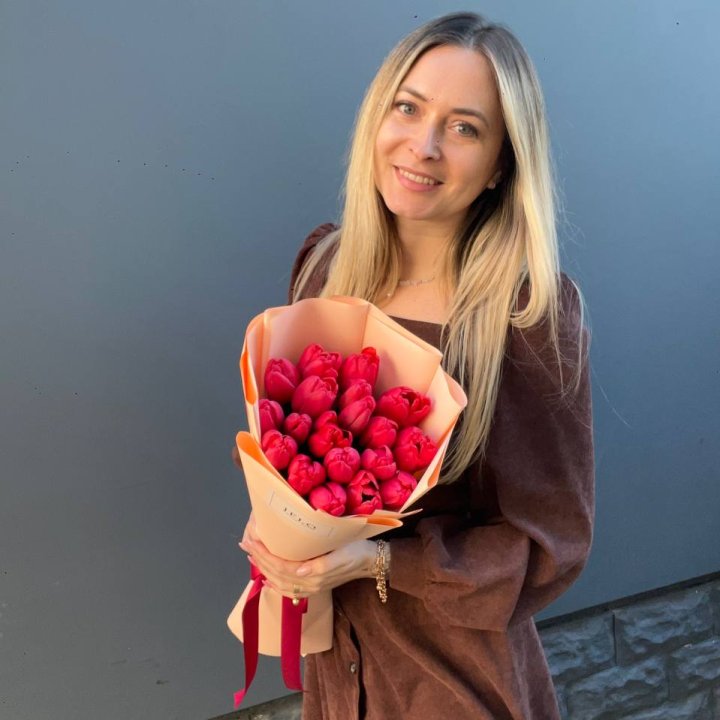  19 красных тюльпанов в Калининграде