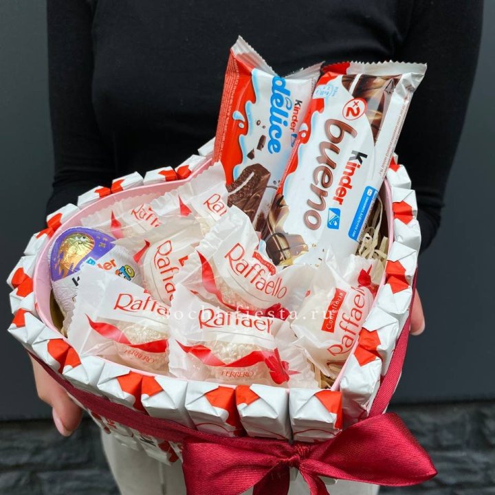 Подарочный набор сердце с Киндерами и Рафаэлло в Калининграде