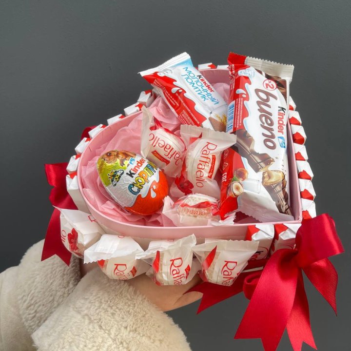 Бокс киндерами и раффаэлло в Калининграде