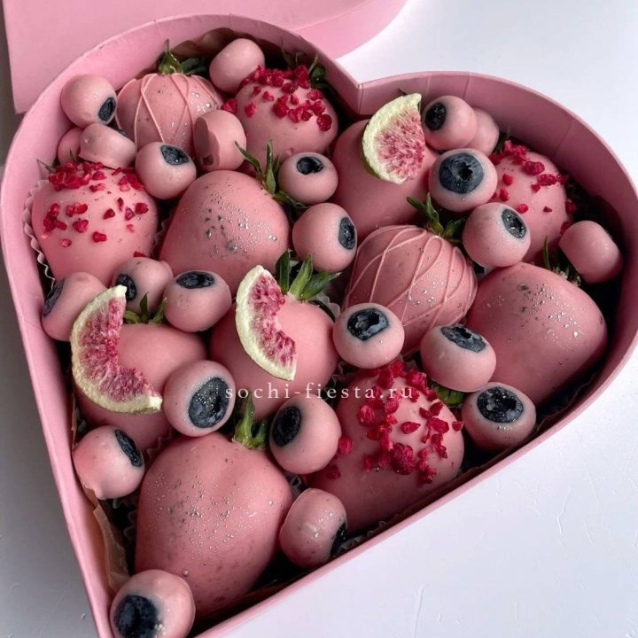 Клубника в шоколаде Сердце в Калининграде