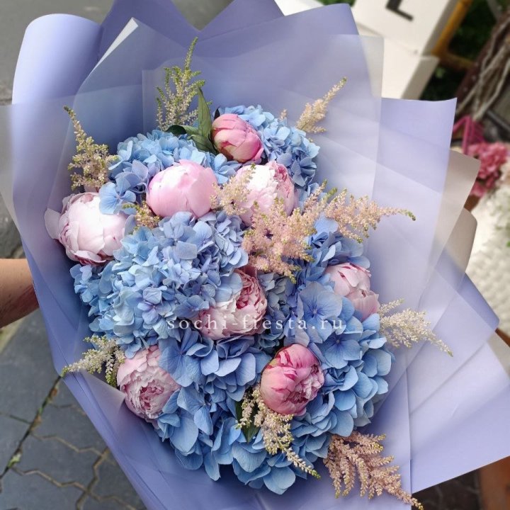 Дизайнерский букет с гортензией №3 в Калининграде