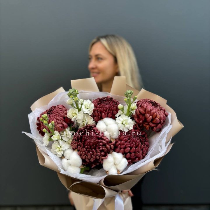 Хризантемы с маттиолой в Калининграде