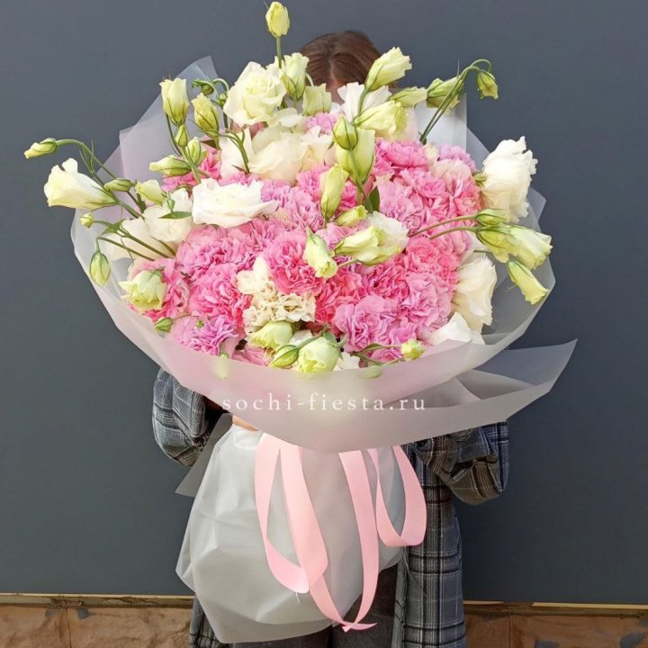 Букет из эустом и диантусов  в Калининграде