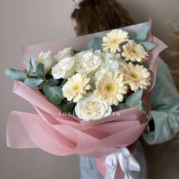 Букет роз, гортензии, гербер  в Калининграде