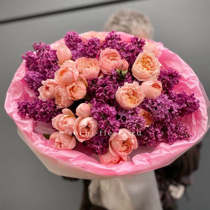  Дуо букет из кустовых роз и сирени в Калининграде