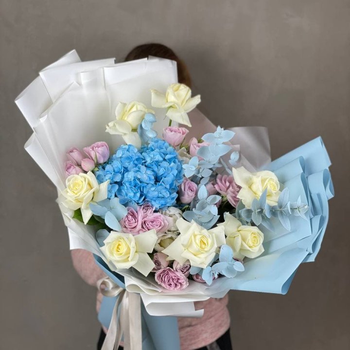 Дизайнерский букет "Блю скайфорт" в Калининграде