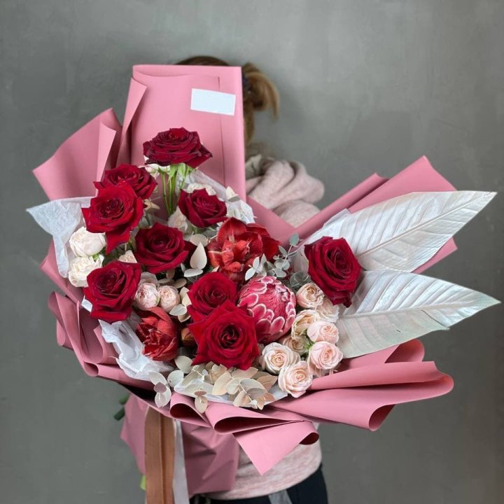 Дизайнерский букет "Ред Вильвет" в Калининграде