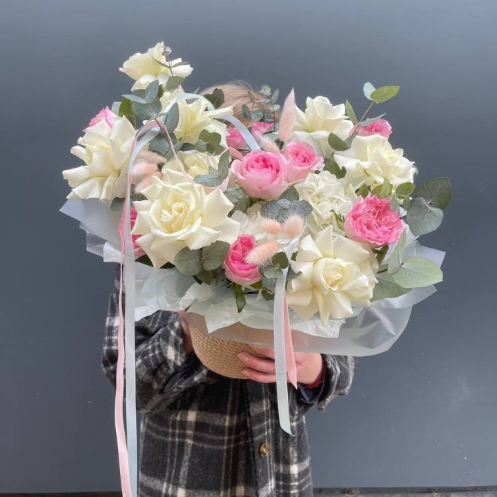 Кашпо с розами в Калининграде