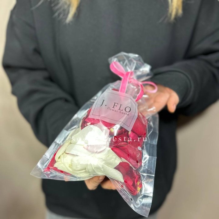 Лепестки роз в Калининграде