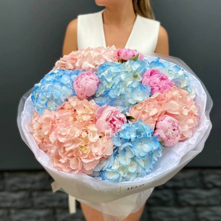 Дуобукет гортензии с пионами  в Калининграде