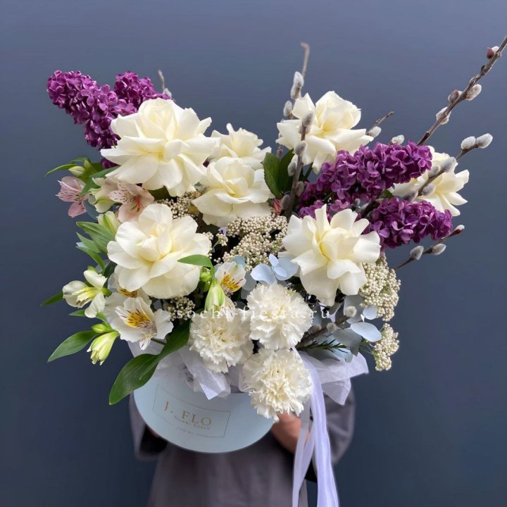 Цветочный бокс Французских роз и Сирени в Калининграде