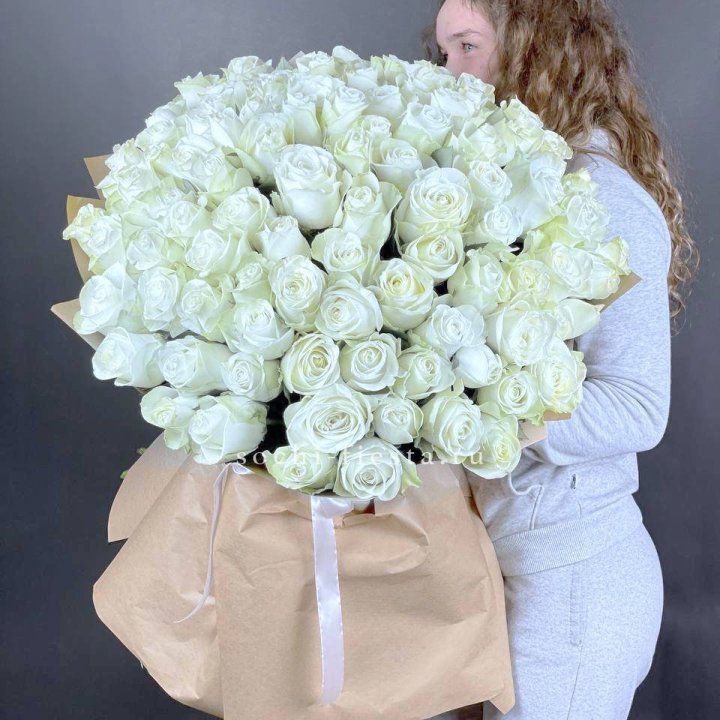 101 белая высокая импортная роза в Калининграде