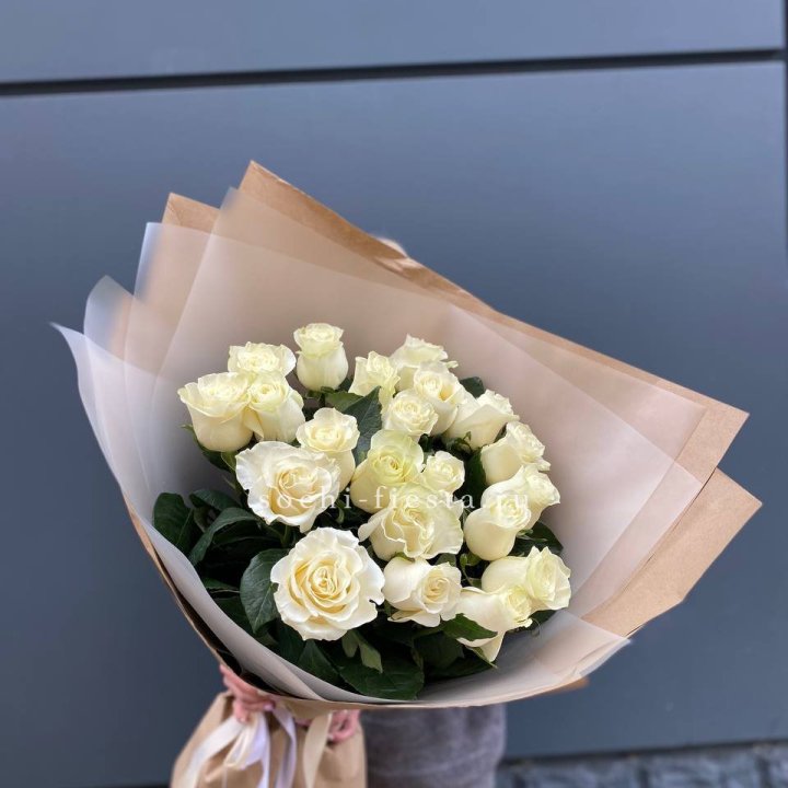  Букет  высоких белых роз   в Калининграде