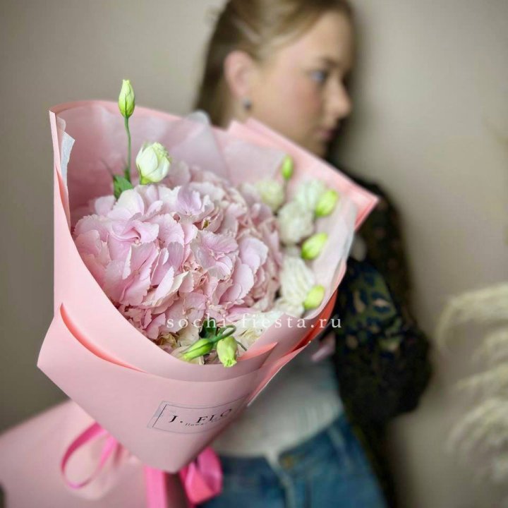 Букет с гортензией №2 в Калининграде