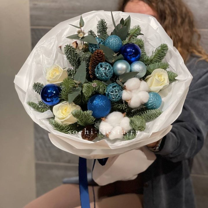 Новогодний букет "Синий иней" в Калининграде
