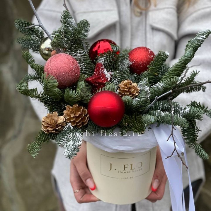 Новогодняя композиция в коробке ред в Калининграде