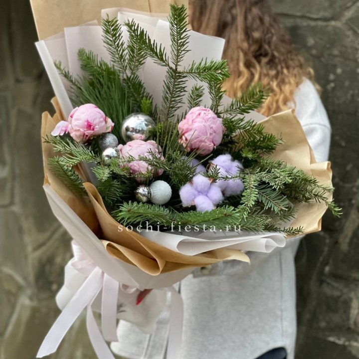 Новогодний букет с пионами  в Калининграде