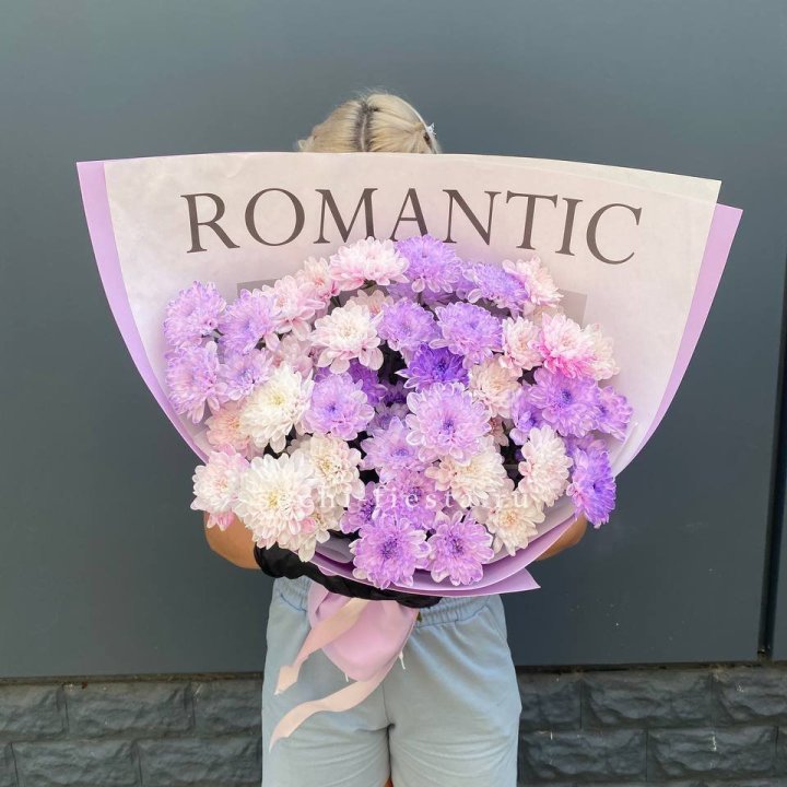 Букет сиреневых хризантем в Калининграде