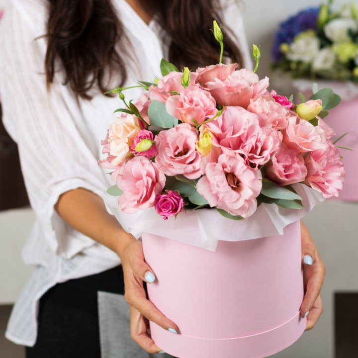 Эустома в шляпной коробке в Калининграде