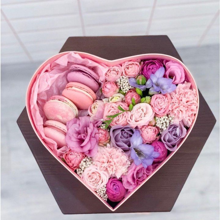 Бокс-сердце с макаронс  в Калининграде