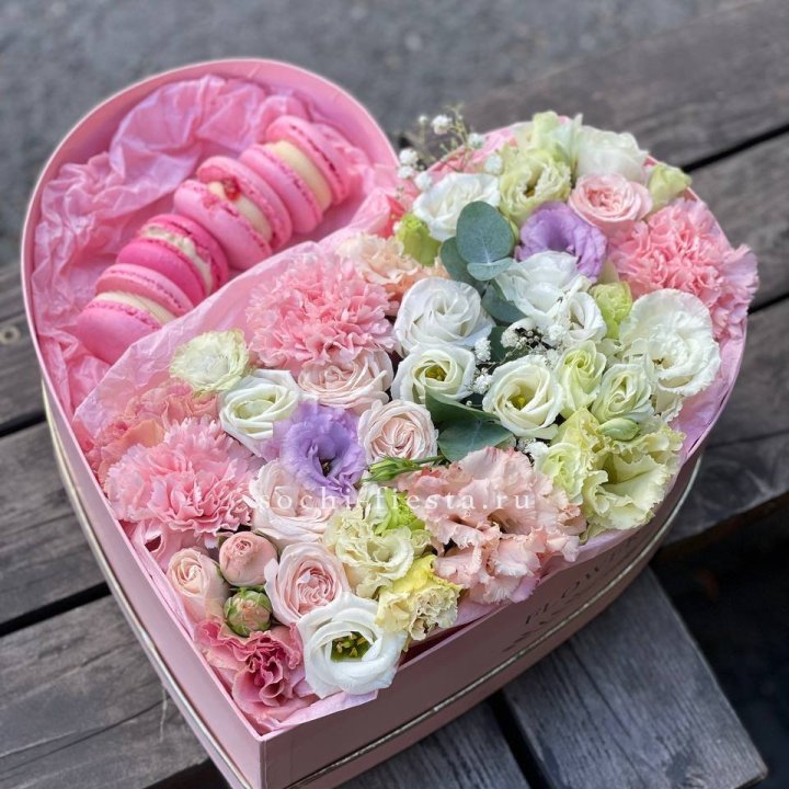 Бокс-сердце с макарон "Пинк" в Калининграде