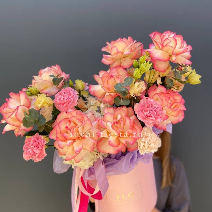 Бокс нежный с розами в Калининграде