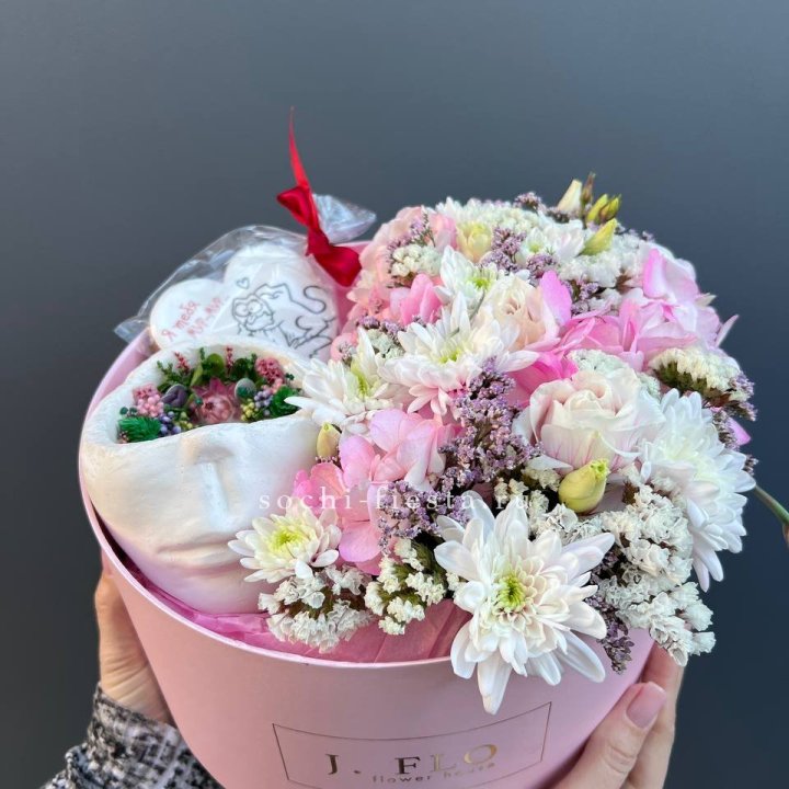 Цветы и свеча в коробке в Калининграде