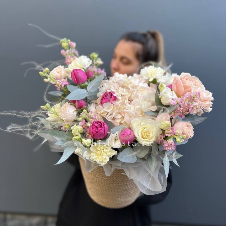 Цветочная композиция в джутовом боксе  в Калининграде