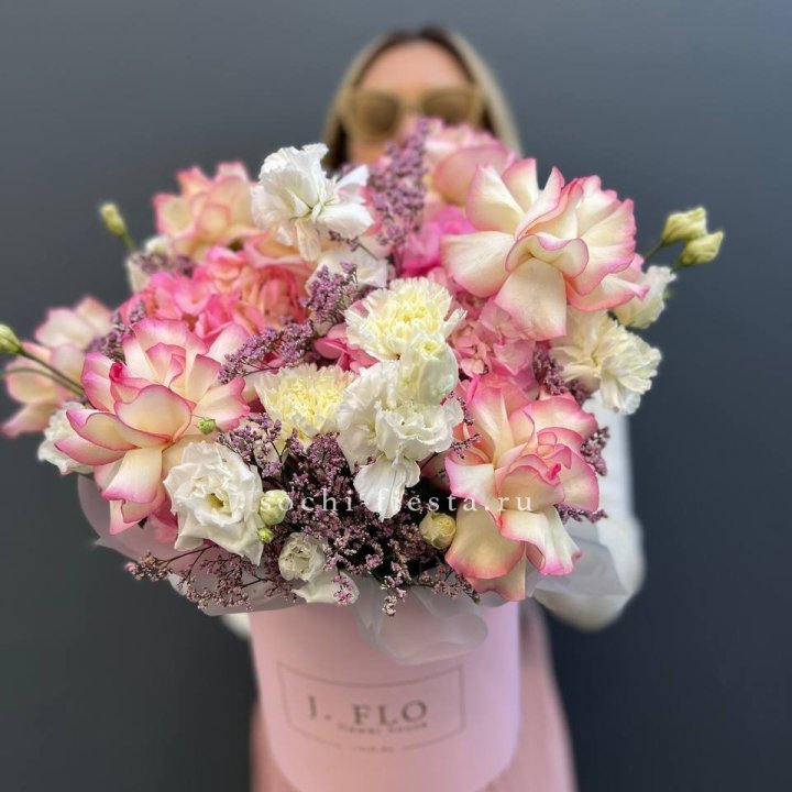 Цветочная композиция "Глория" в боксе в Калининграде