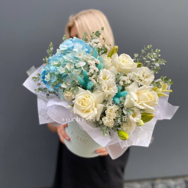 Цилиндр в голубых оттенках №1 в Калининграде