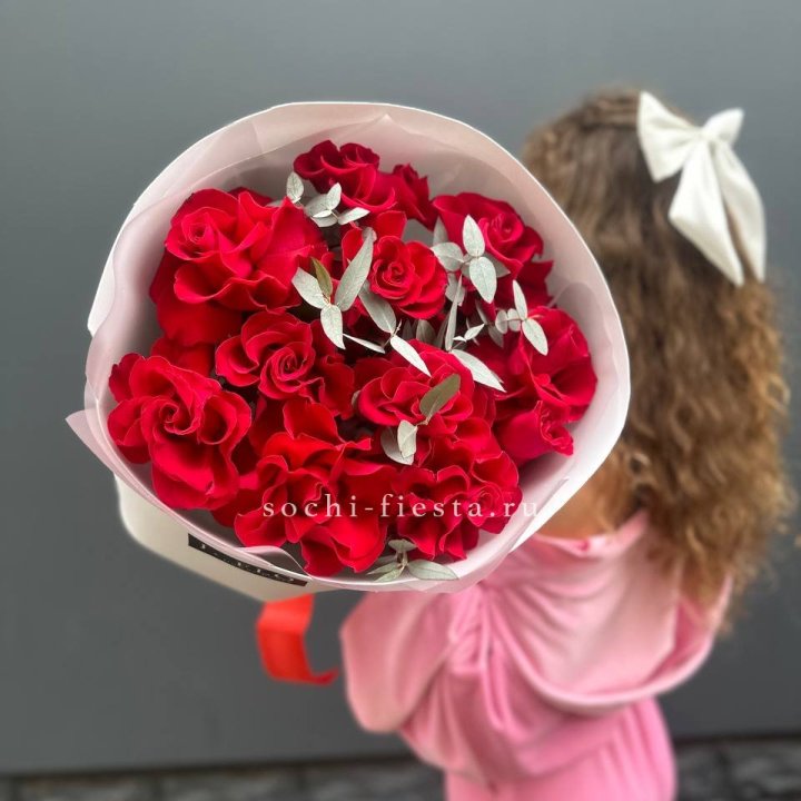 11 Красных французских роз в Калининграде