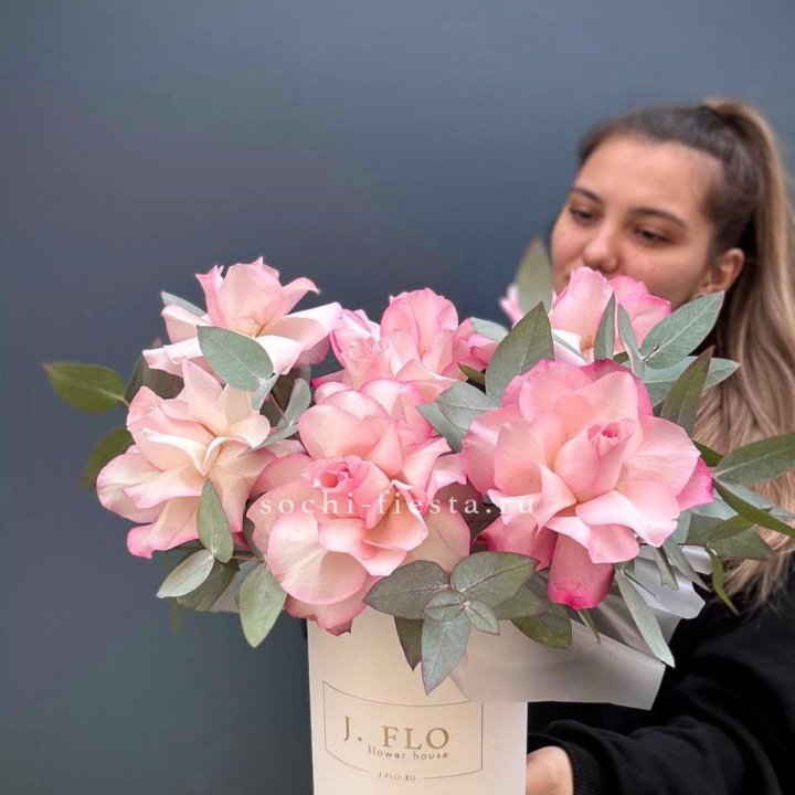 7 Французских роз в боксе в Калининграде