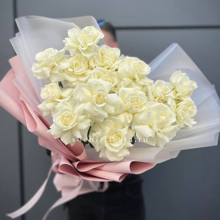 Букет из 15 французских роз Вайт дрим в Калининграде