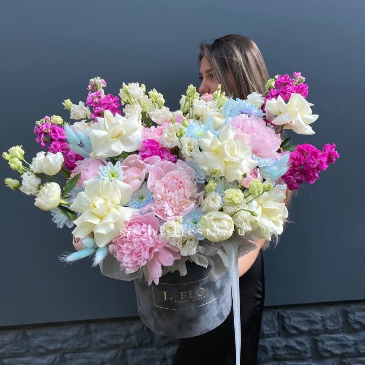 Дизайнерский цилиндр "Пионы гарден" в Калининграде